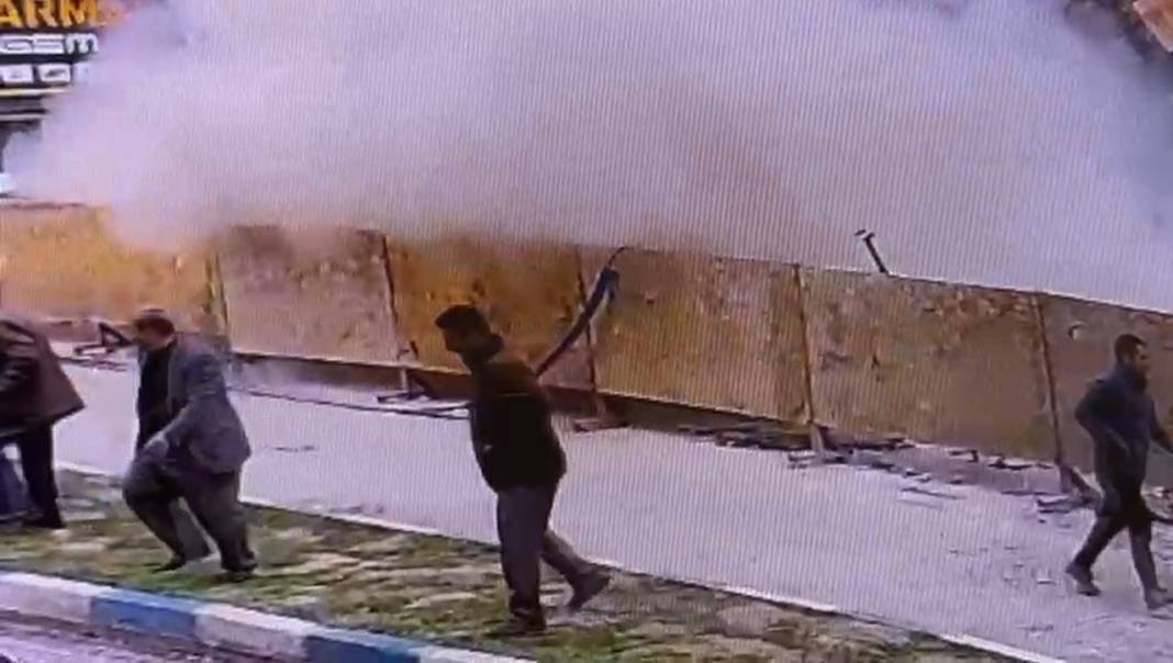 Temel kazısı sırasında lokanta çöktü! 3